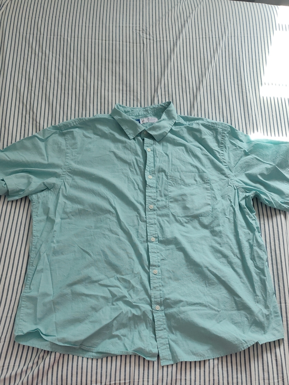 Men's Short-Sleeve Button-Up Shirt in Light Aqua